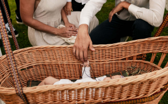 Krustabas Ziedoņa muzeja dārzā vai klētī